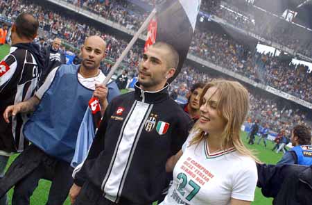 D席评心中最佳阵：卡西、孔帕尼、阿圭罗、哈维、小白在列（大卫·席尔瓦评选最强阵容：卡西、孔帕尼、阿圭罗、哈维、小白等入选）