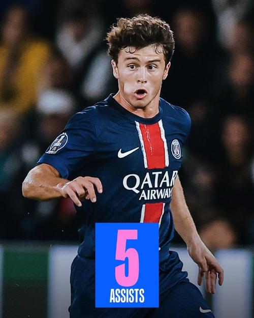 福登调侃小球迷：要这么多签名是不要拿去卖，赚了钱分我一半