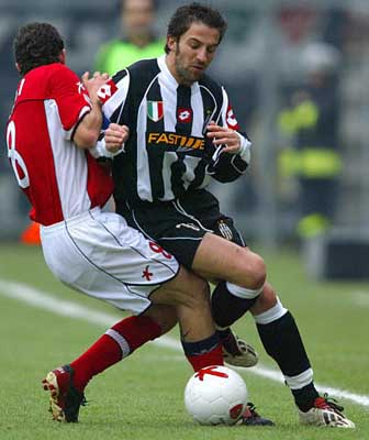 上海男篮三分雨淹没对手（上海男篮外线火力全开，击溃对手）