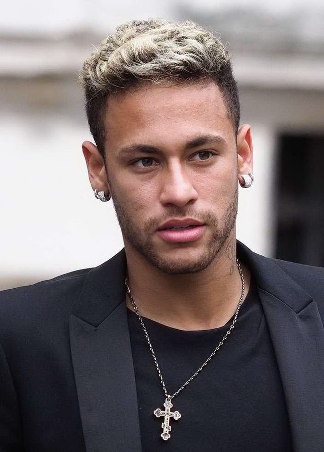 跟队：格里马尔多在国家队受伤，可能缺席药厂打沃尔夫斯堡（跟队报道：格里马尔多国家队受伤，或缺席药厂对阵沃尔夫斯堡）