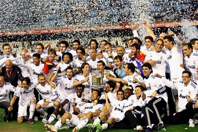 裁判判罚引发球迷不满（判罚争议点燃球迷不满）