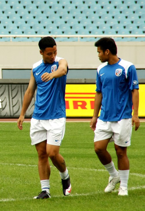 博洛尼亚vs那不勒斯：奥尔索利尼、达林加首发，麦克托米奈、霍伊伦出战（博洛尼亚迎战那不勒斯：奥尔索利尼、达林加进入首发，麦克托米奈与霍伊伦登场）