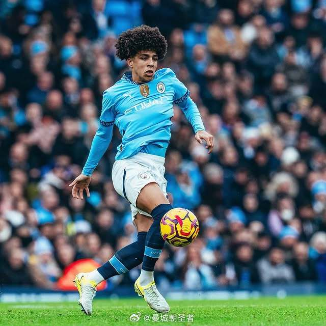 日本队以2-0击败加纳队，堂安律远射破门，阿布受伤离场，日本队近10场全胜，展现强大实力。（日本2-0加纳：堂安律远射建功，阿布伤退，日本近10场全胜展现强势）