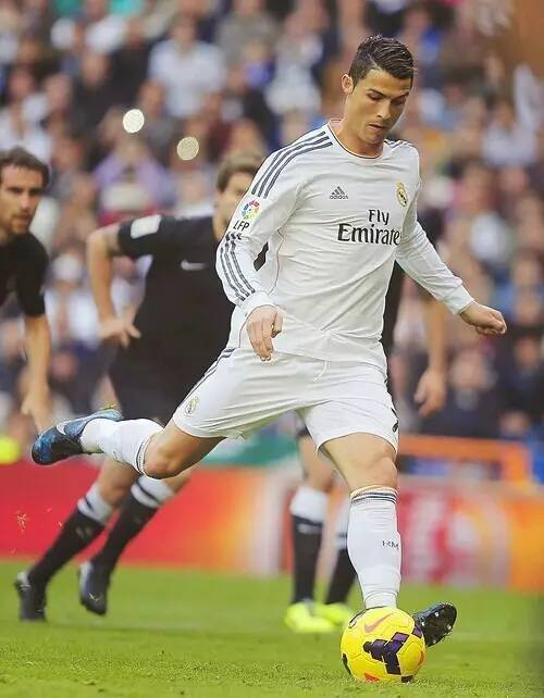 塔利斯卡：费内巴切11年没夺冠，本赛季我们要全力冲击冠军（塔利斯卡：费内巴切已11年无冠，本赛季我们将全力争冠）